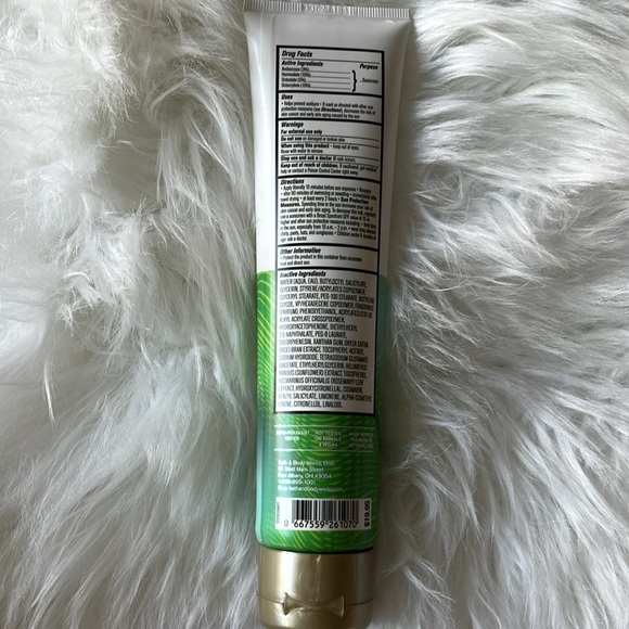🆕 Bath & Bodywork’s Waikiki Beach Coconut SPF 50 Sunscreen and Body Lotion - Picture 7 of 10